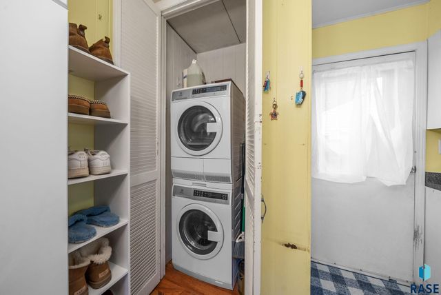 2401 E 18th St Street, Sioux Falls, SD 57103