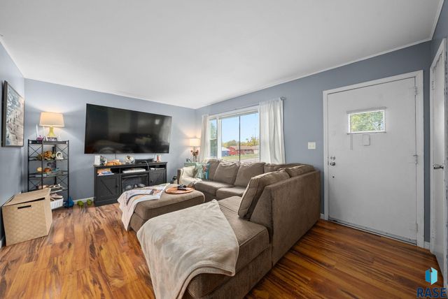 2401 E 18th St Street, Sioux Falls, SD 57103