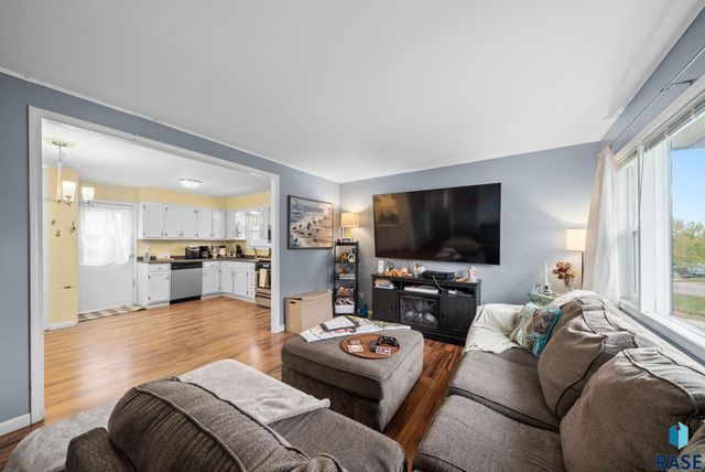 2401 E 18th St Street, Sioux Falls, SD 57103