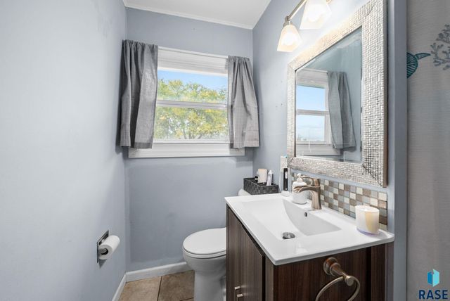 2401 E 18th St Street, Sioux Falls, SD 57103