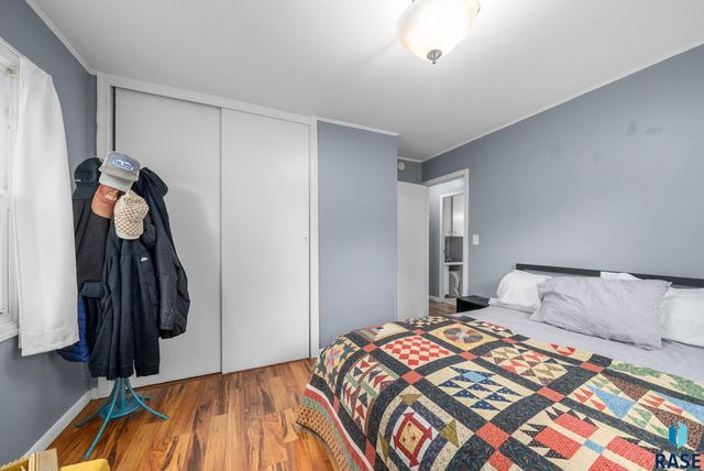 2401 E 18th St Street, Sioux Falls, SD 57103