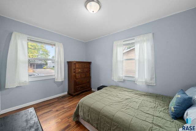 2401 E 18th St Street, Sioux Falls, SD 57103