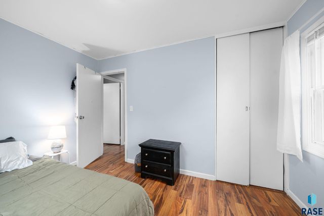 2401 E 18th St Street, Sioux Falls, SD 57103