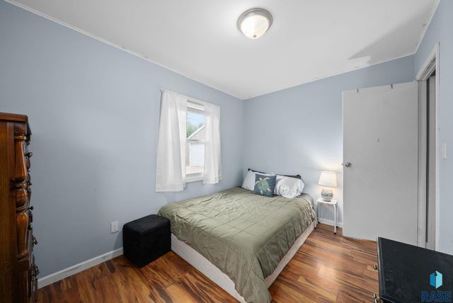 2401 E 18th St Street, Sioux Falls, SD 57103