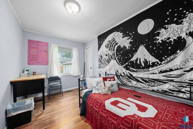 2401 E 18th St Street, Sioux Falls, SD 57103