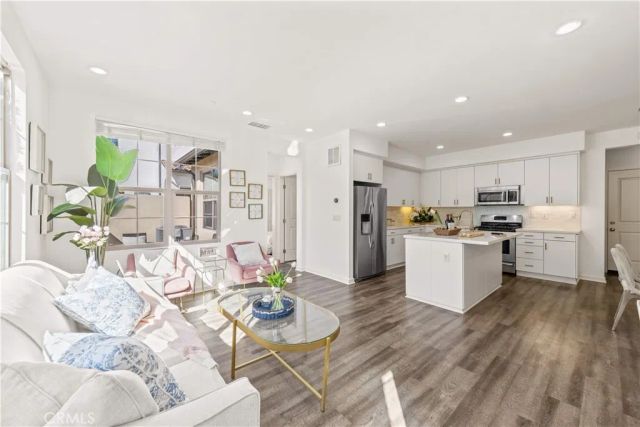 56 Bay Layrel, Irvine, CA 92618