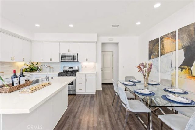 56 Bay Layrel, Irvine, CA 92618