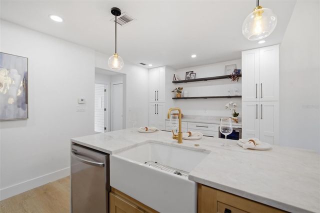 3406 W BARCELONA STREET, Tampa, FL 33629