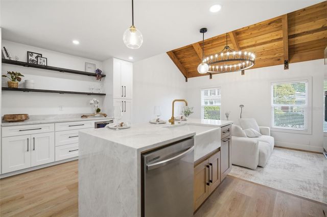 3406 W BARCELONA STREET, Tampa, FL 33629