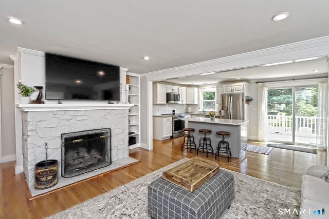 4 Pine Place, Clinton, CT 06413