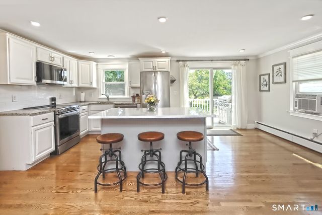 4 Pine Place, Clinton, CT 06413
