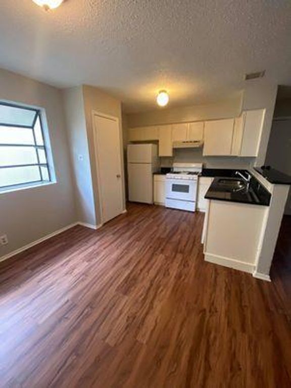 9806 Roxanna DR A, Austin, TX 78748
