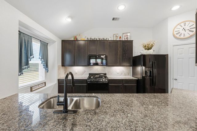 3033 Tulip Poplar Court, Conroe, TX 77301