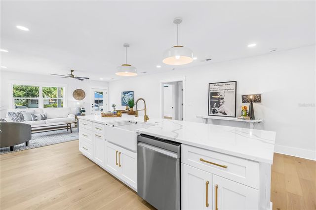 834 53RD AVENUE N, St Petersburg, FL 33703