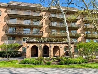 500 Redondo Drive 202, Downers Grove, IL 60516