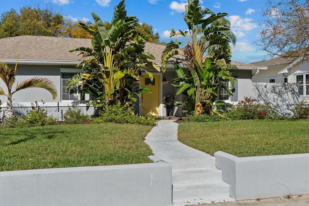 Image 2 of property listing at 1135 SHADY LANE DRIVE, Orlando, FL 32804