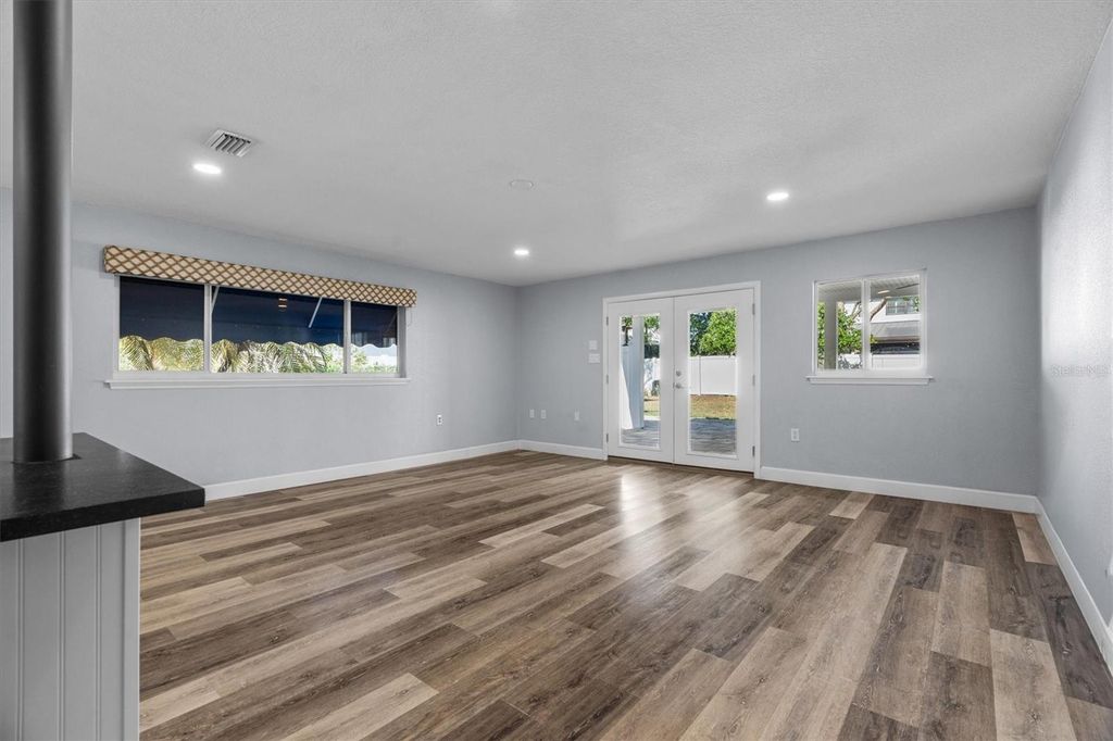 Image 18 of property listing at 1135 SHADY LANE DRIVE, Orlando, FL 32804