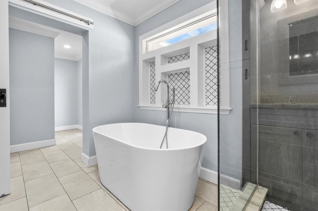 Image 24 of property listing at 1135 SHADY LANE DRIVE, Orlando, FL 32804