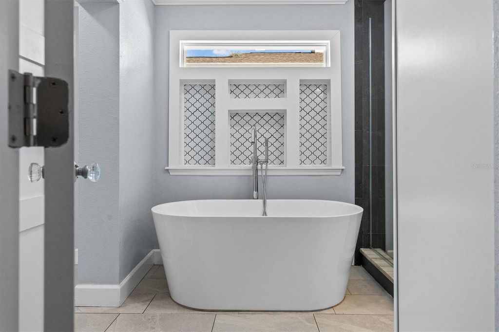 Image 27 of property listing at 1135 SHADY LANE DRIVE, Orlando, FL 32804