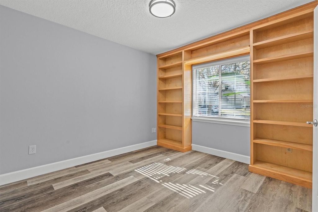 Image 5 of property listing at 1135 SHADY LANE DRIVE, Orlando, FL 32804