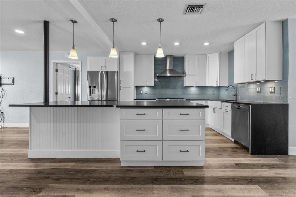 Image 8 of property listing at 1135 SHADY LANE DRIVE, Orlando, FL 32804