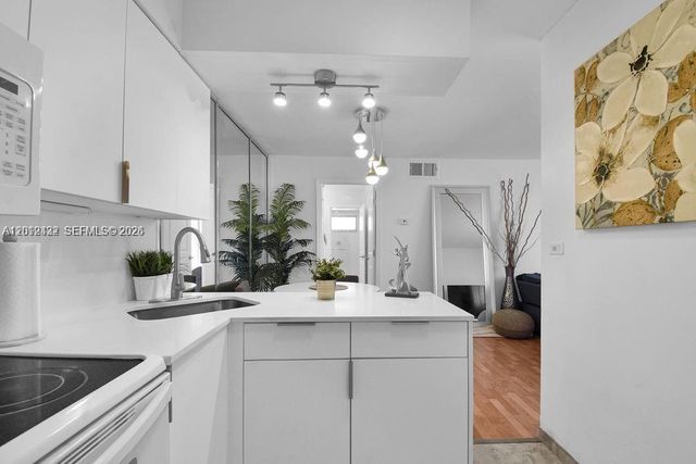 1620 West Ave 406, Miami Beach, FL 33139