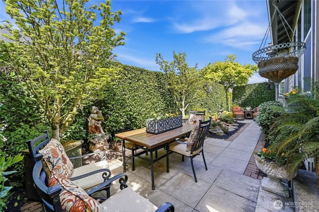23018 NE 128th Place, Redmond, WA 98053