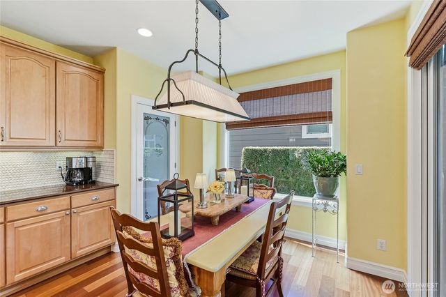 23018 NE 128th Place, Redmond, WA 98053