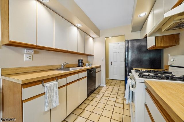19 Kensington Rd 19H, Chatham Twp., NJ 07928