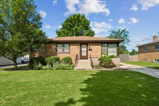 242 N Greenview Avenue, Mundelein, IL 60060