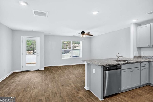 215 Coneflower Road, Bloomingdale, GA 31302