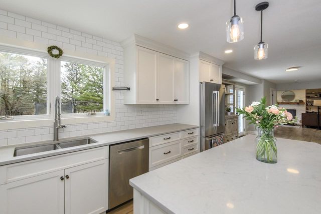 W301S3618 Snowdon DRIVE, Waukesha, WI 53189