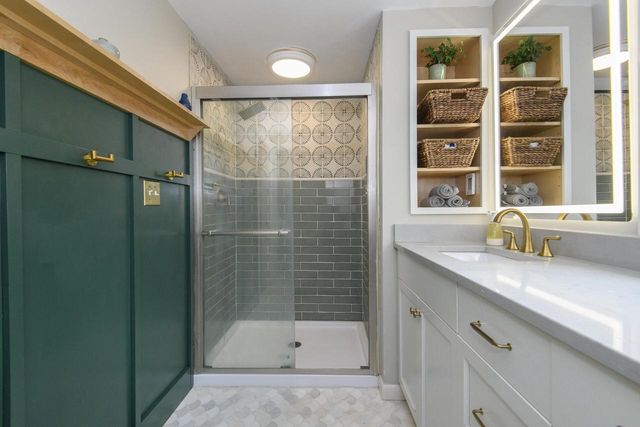 W301S3618 Snowdon DRIVE, Waukesha, WI 53189