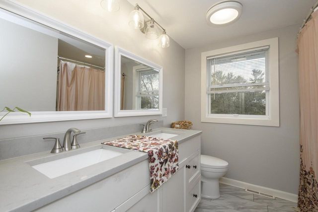 W301S3618 Snowdon DRIVE, Waukesha, WI 53189