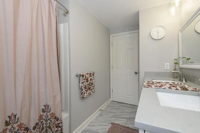 W301S3618 Snowdon DRIVE, Waukesha, WI 53189
