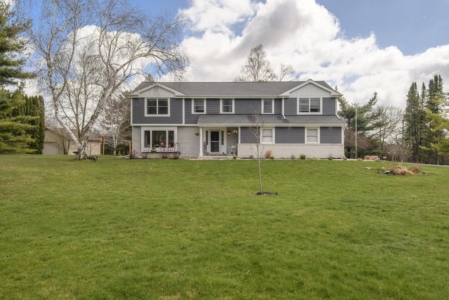 W301S3618 Snowdon DRIVE, Waukesha, WI 53189