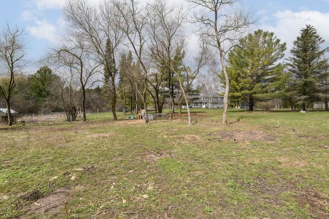 W301S3618 Snowdon DRIVE, Waukesha, WI 53189