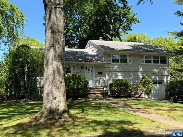 3 Spruce Place, Ho-ho-kus, NJ 07423