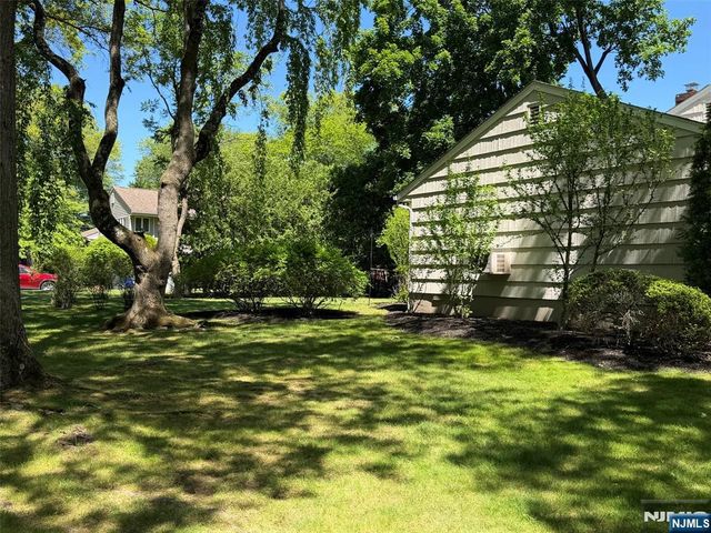 3 Spruce Place, Ho-ho-kus, NJ 07423