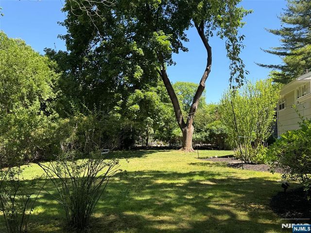 3 Spruce Place, Ho-ho-kus, NJ 07423