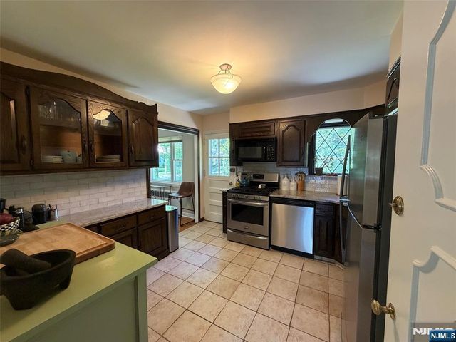 3 Spruce Place, Ho-ho-kus, NJ 07423