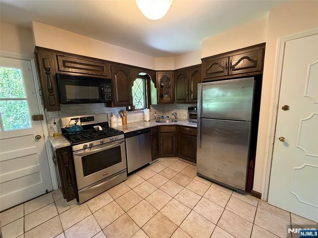 3 Spruce Place, Ho-ho-kus, NJ 07423