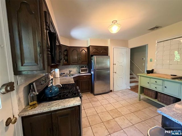 3 Spruce Place, Ho-ho-kus, NJ 07423