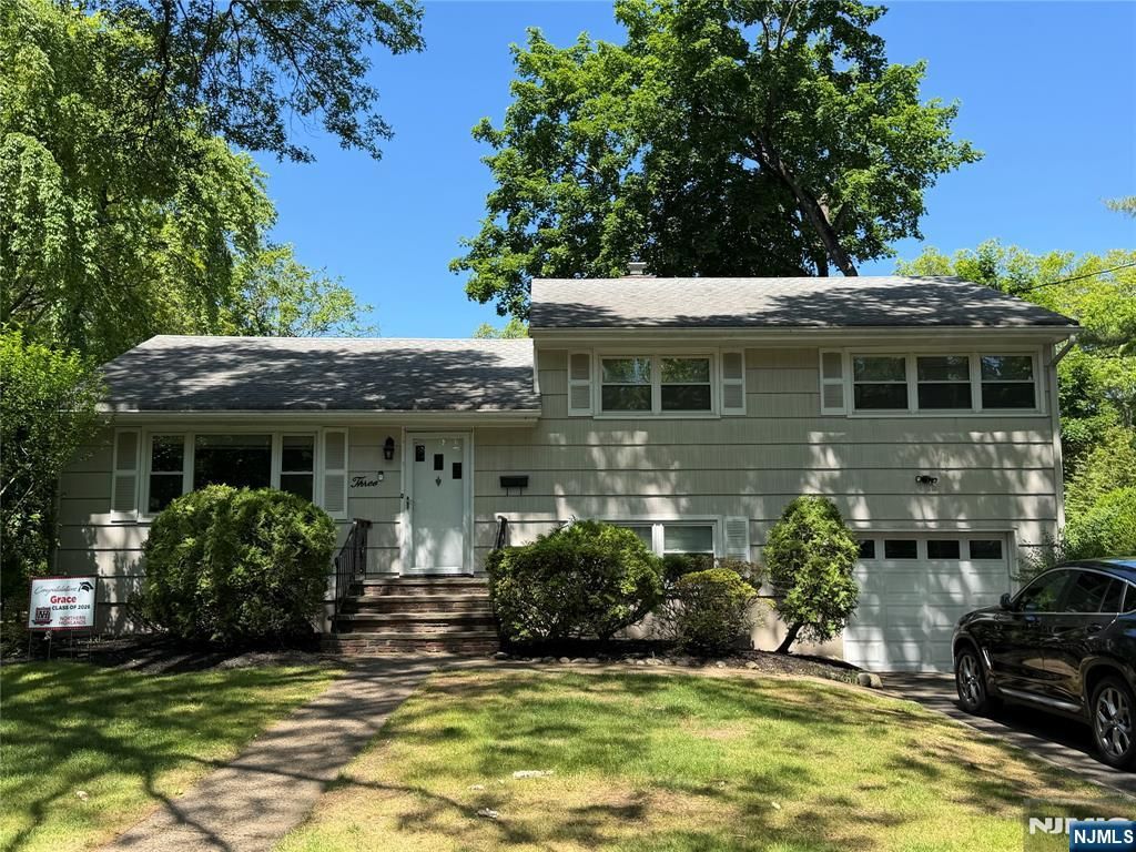 3 Spruce Place, Ho-ho-kus, NJ 07423
