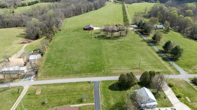 77 Deerfield Lane, Dunnville, KY 42528
