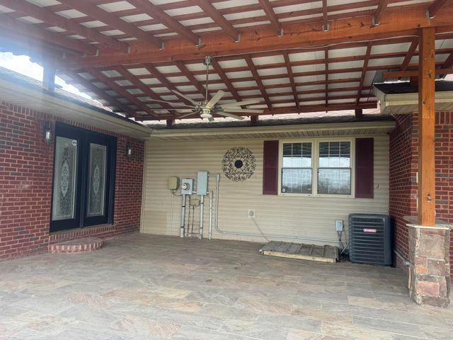 77 Deerfield Lane, Dunnville, KY 42528
