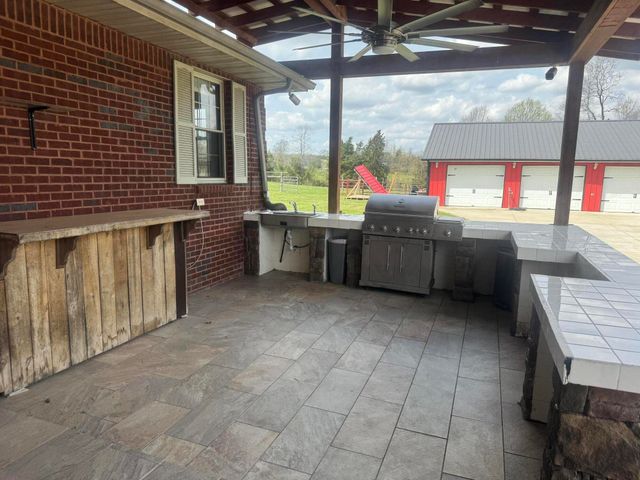 77 Deerfield Lane, Dunnville, KY 42528