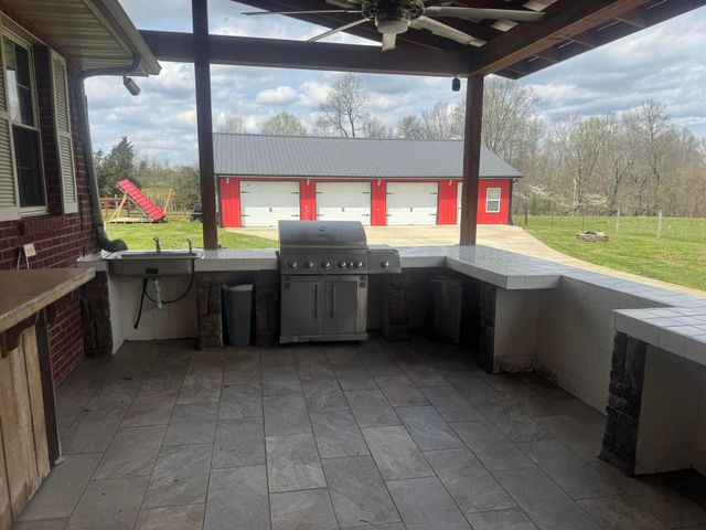 77 Deerfield Lane, Dunnville, KY 42528