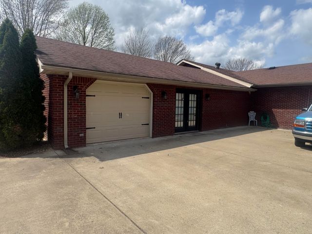 77 Deerfield Lane, Dunnville, KY 42528