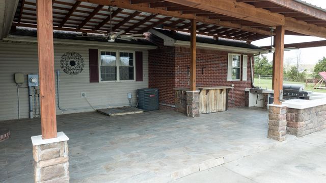 77 Deerfield Lane, Dunnville, KY 42528
